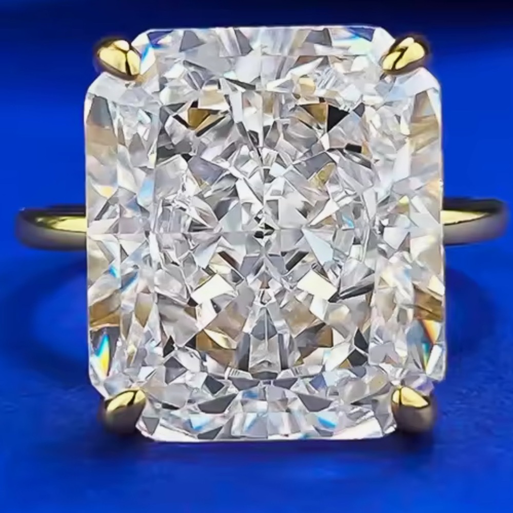 18k 7ct Radiant Cut Ring